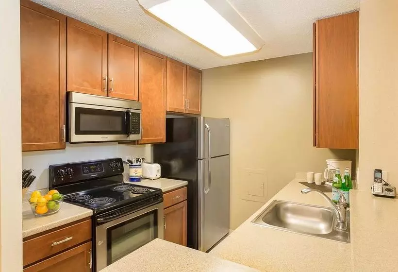 Oakwood Falls Church Aparthotel