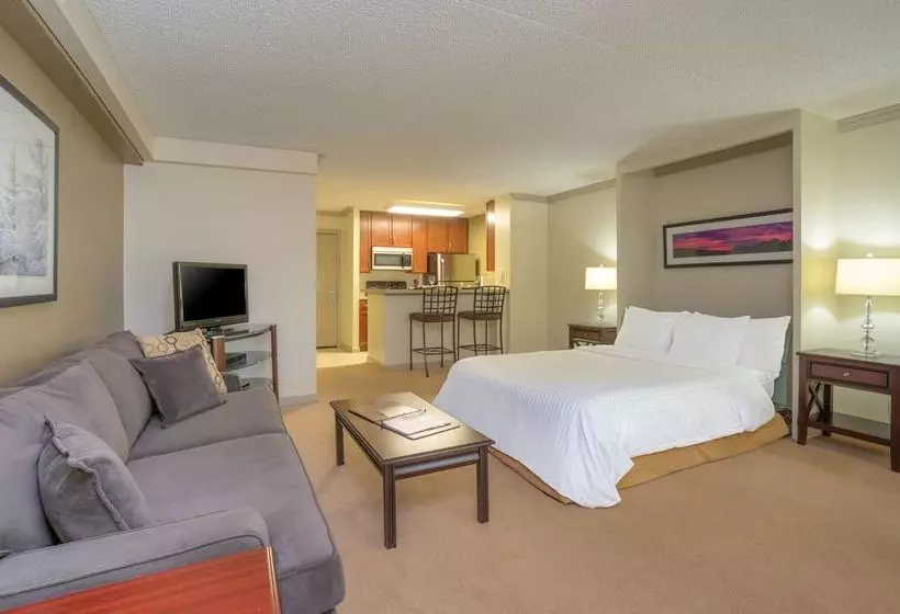 Oakwood Falls Church Aparthotel