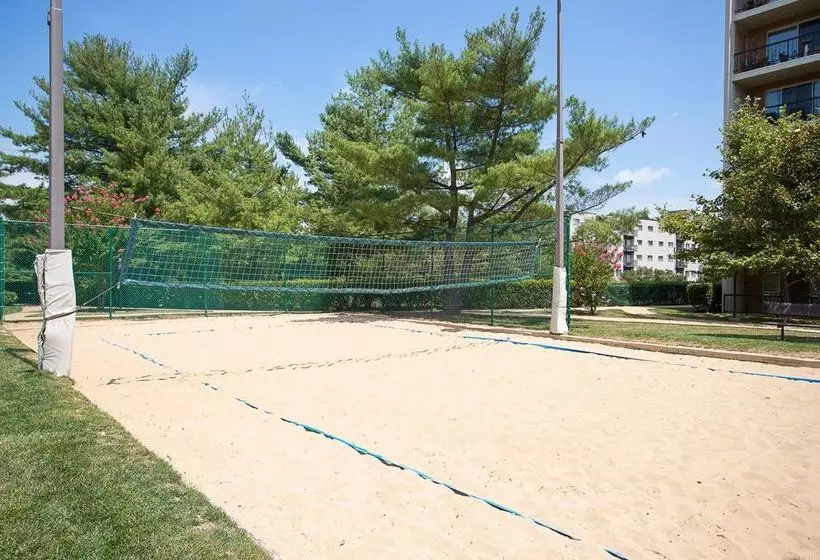 Oakwood Falls Church Aparthotel