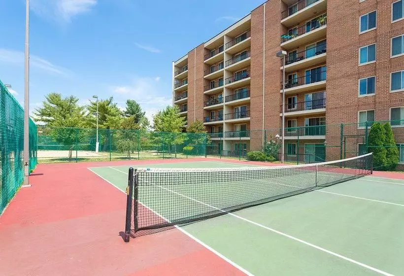 Oakwood Falls Church Aparthotel