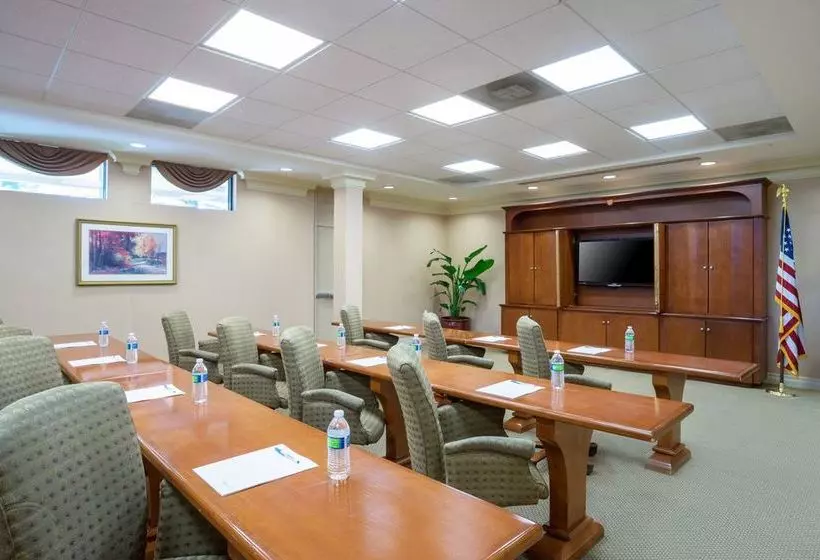 Oakwood Falls Church Aparthotel