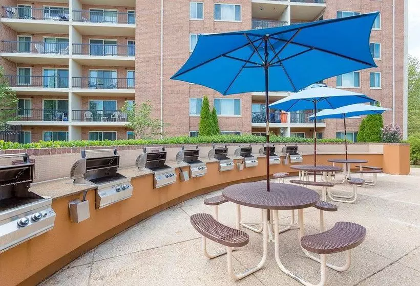 Oakwood Falls Church Aparthotel