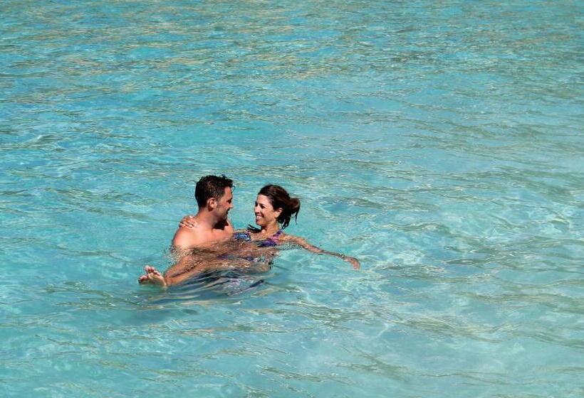 هتل Carimar Beach Club