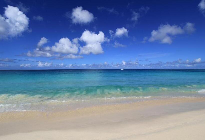 هتل Carimar Beach Club