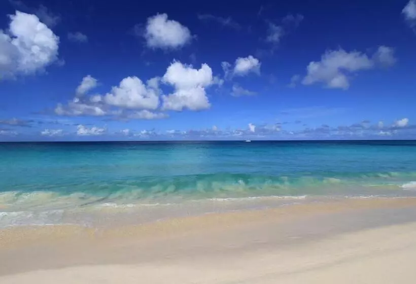 هتل Carimar Beach Club