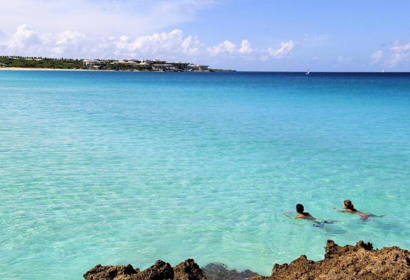 هتل Carimar Beach Club