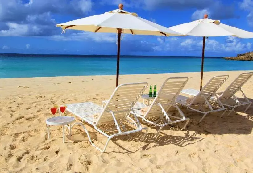 هتل Carimar Beach Club