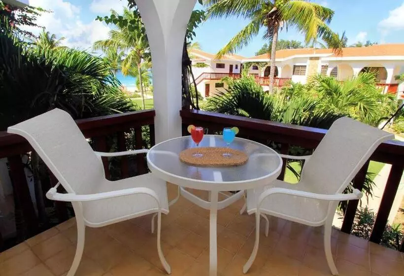 هتل Carimar Beach Club