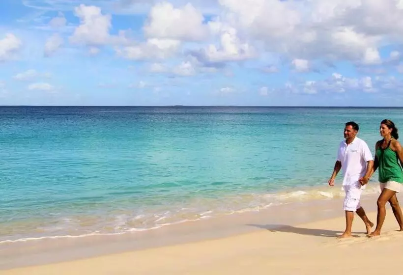 هتل Carimar Beach Club