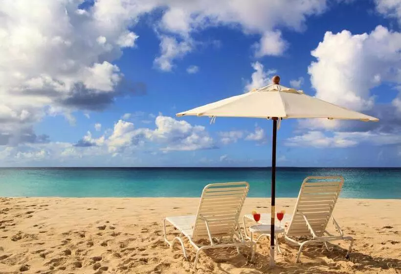 هتل Carimar Beach Club