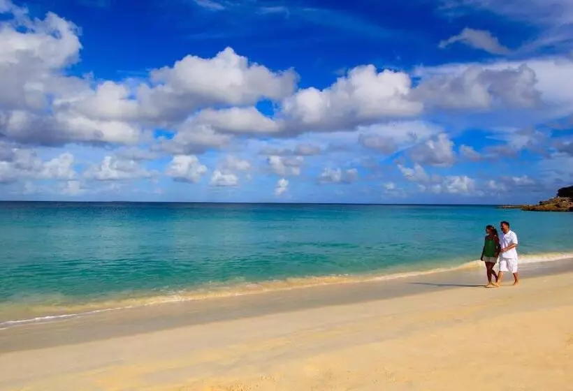 هتل Carimar Beach Club