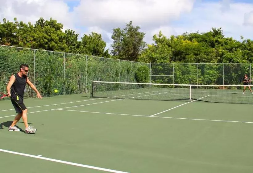 هتل Carimar Beach Club