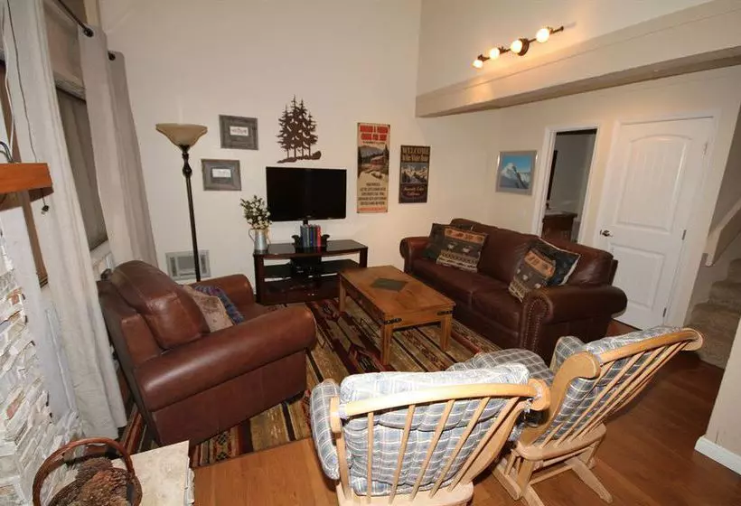 Hotelli Mammoth Ski & Racquet Club Condos