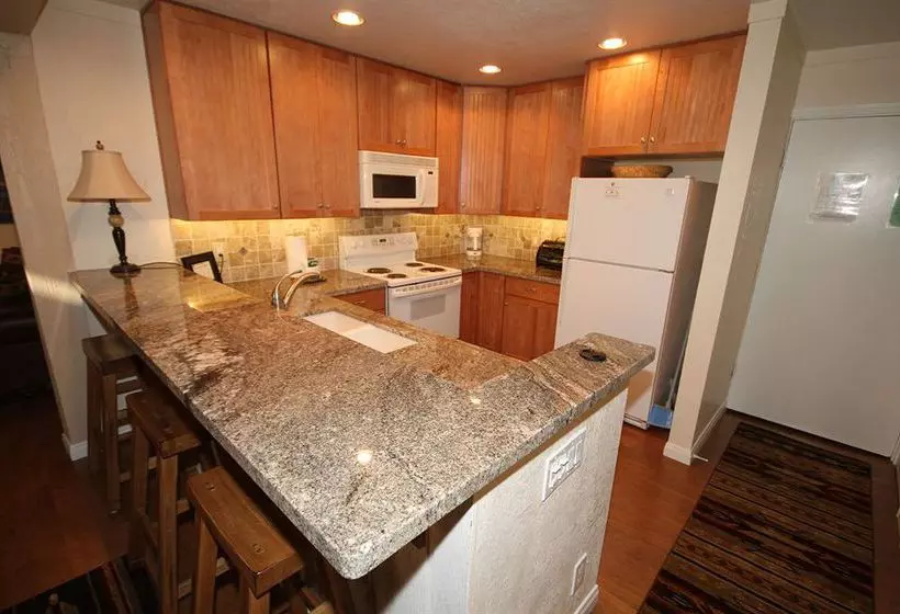 Hotelli Mammoth Ski & Racquet Club Condos