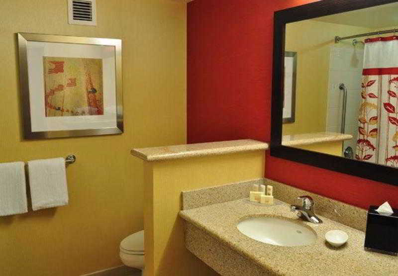 בית מלון כפרי Courtyard Dunn Loring Fairfax