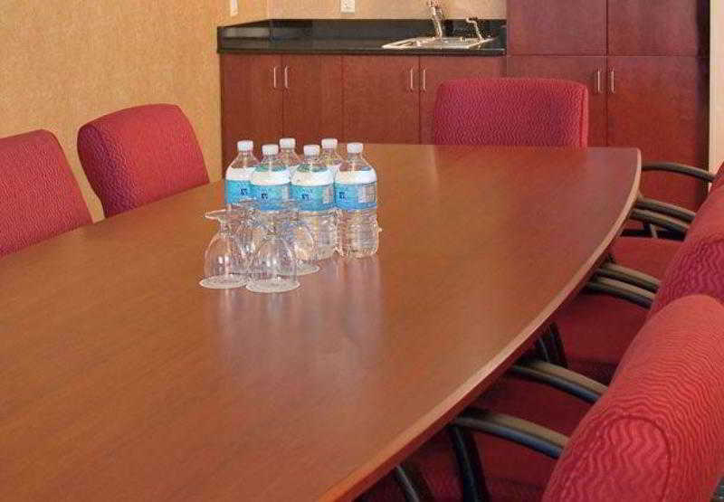 בית מלון כפרי Courtyard Dunn Loring Fairfax