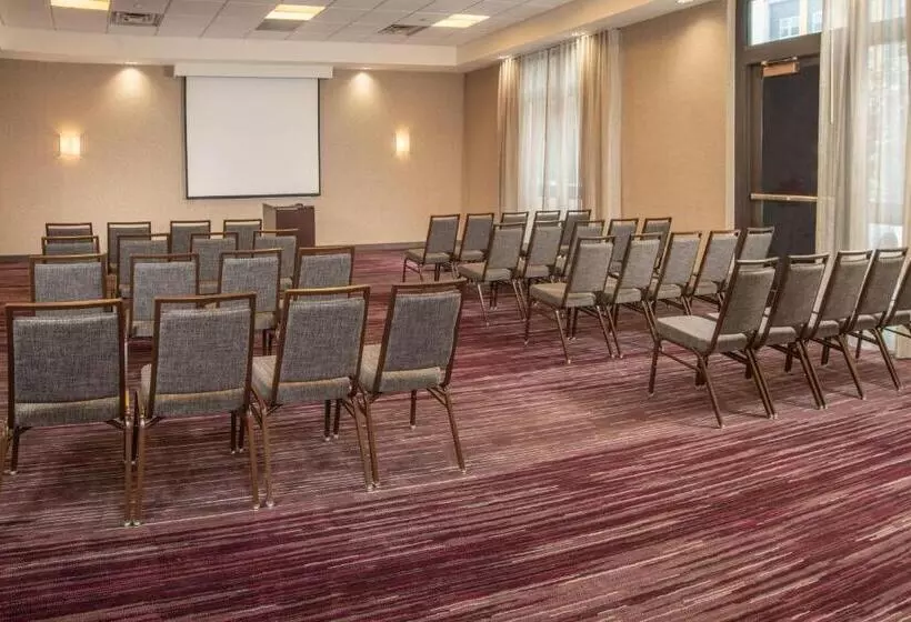 Отель Courtyard Dunn Loring Fairfax