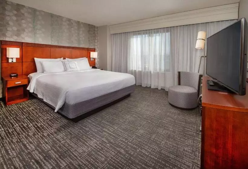 Отель Courtyard Dunn Loring Fairfax