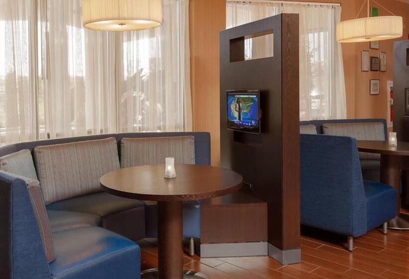 ホテル Courtyard By Marriott Harrisburg Hershey