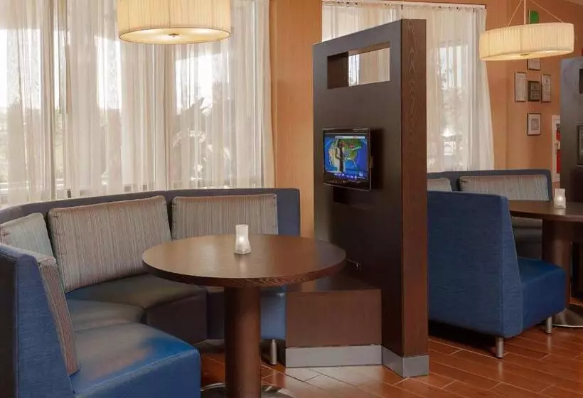 בית מלון כפרי Courtyard By Marriott Harrisburg Hershey