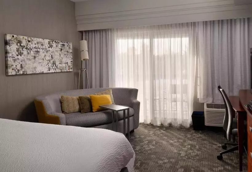 בית מלון כפרי Courtyard By Marriott Harrisburg Hershey