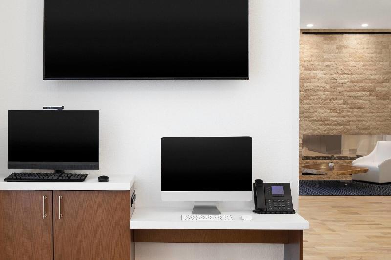 בית מלון כפרי Courtyard By Marriott Stamford Downtown