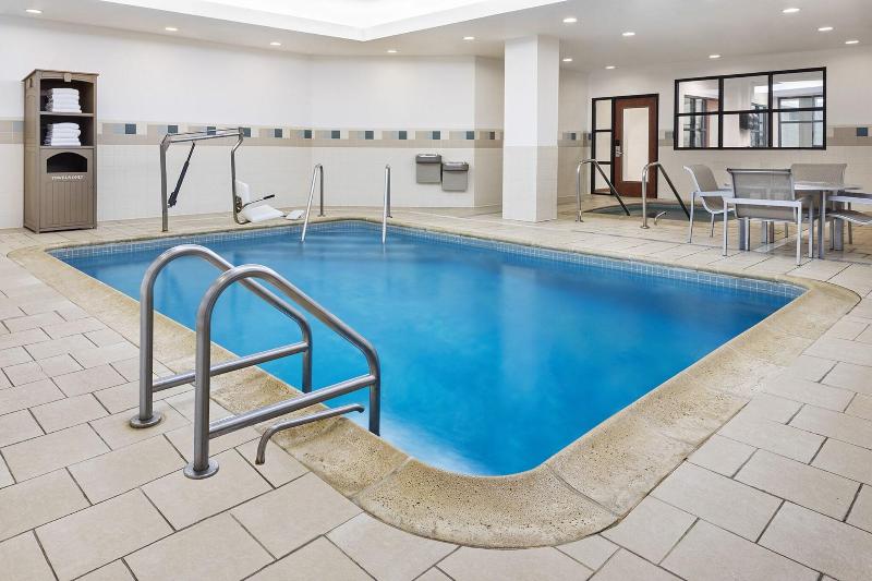 בית מלון כפרי Courtyard By Marriott Stamford Downtown