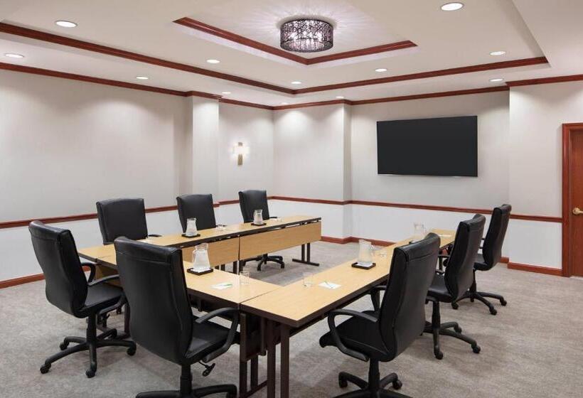 בית מלון כפרי Courtyard By Marriott Stamford Downtown