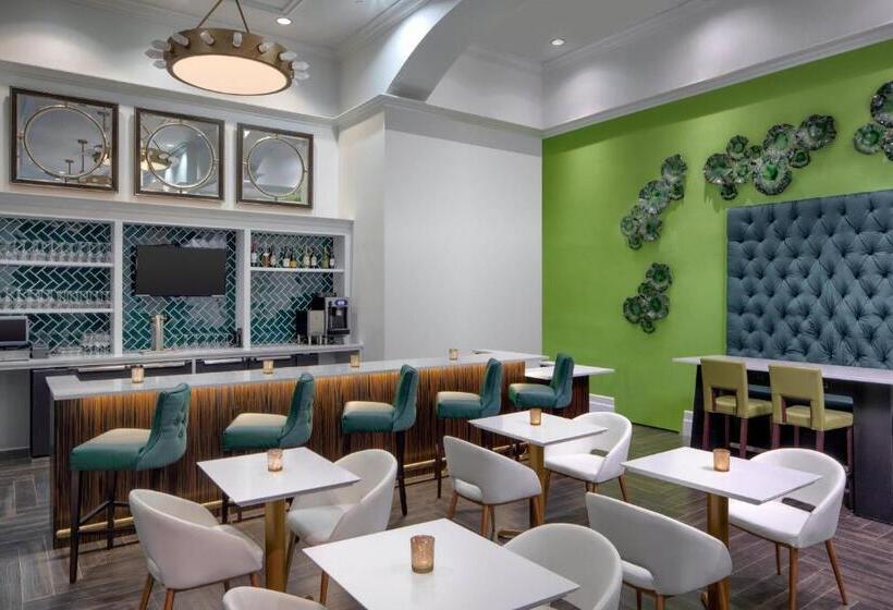 בית מלון כפרי Courtyard By Marriott Stamford Downtown