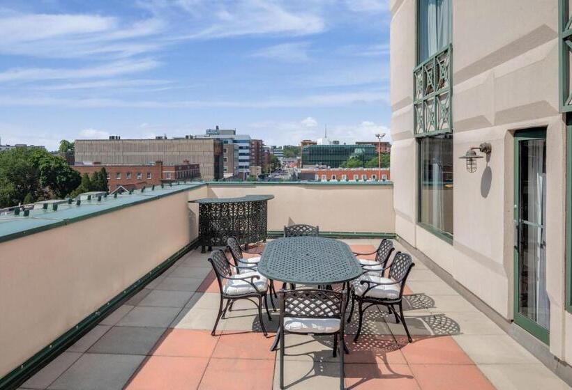 בית מלון כפרי Courtyard By Marriott Stamford Downtown