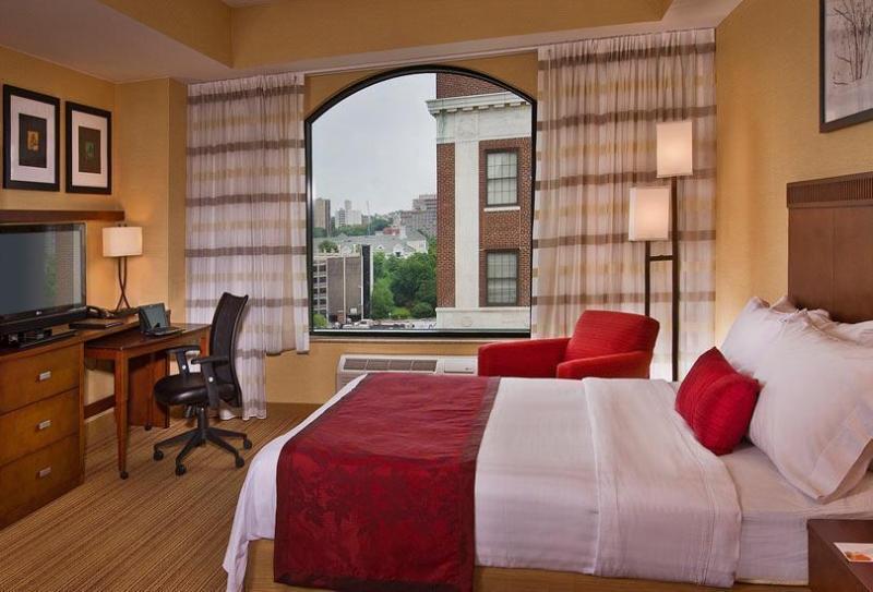 בית מלון כפרי Courtyard By Marriott Stamford Downtown