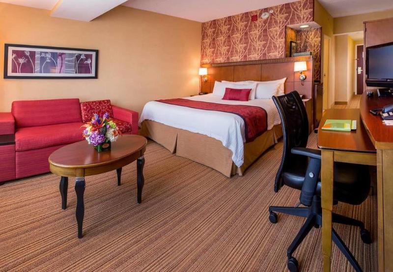 בית מלון כפרי Courtyard By Marriott Stamford Downtown