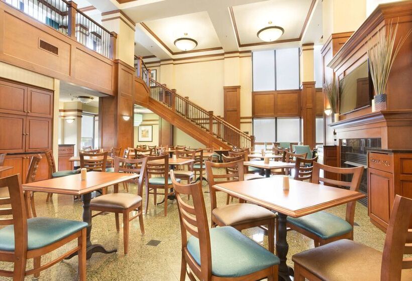 בית מלון כפרי Drury Inn & Suites Birmingham Lakeshore Drive