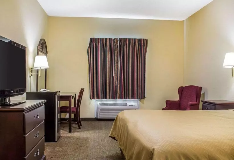 Otel Econo Lodge Inn & Suites Airport