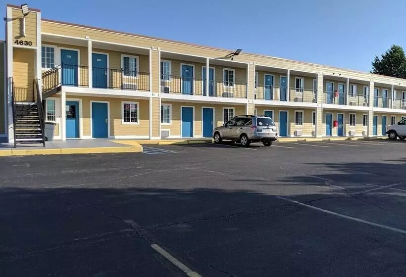 Отель Executive Inn