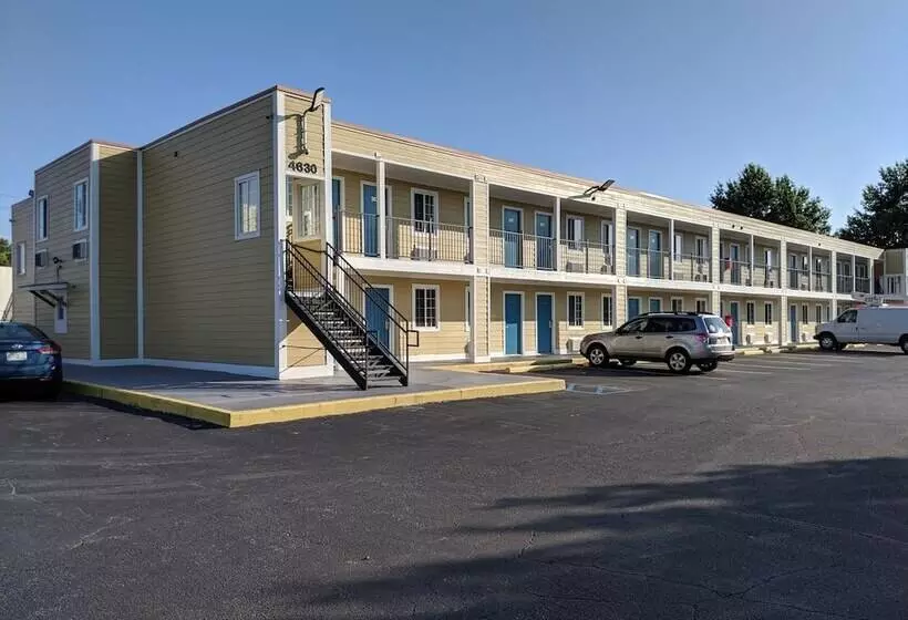 Отель Executive Inn