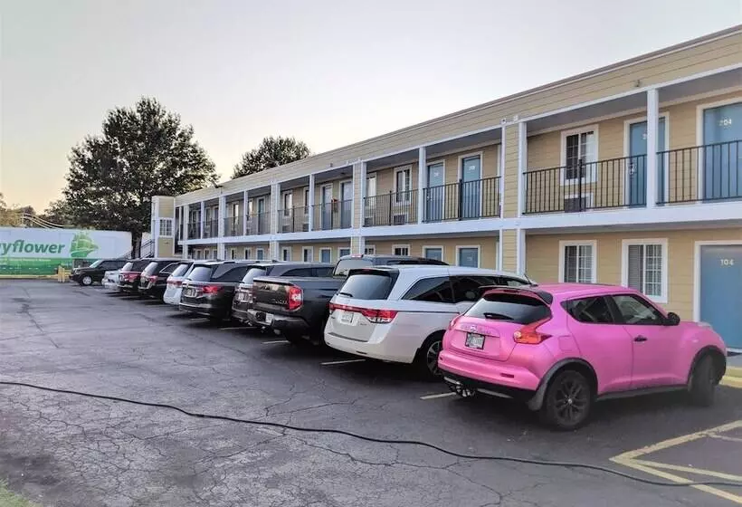 Отель Executive Inn