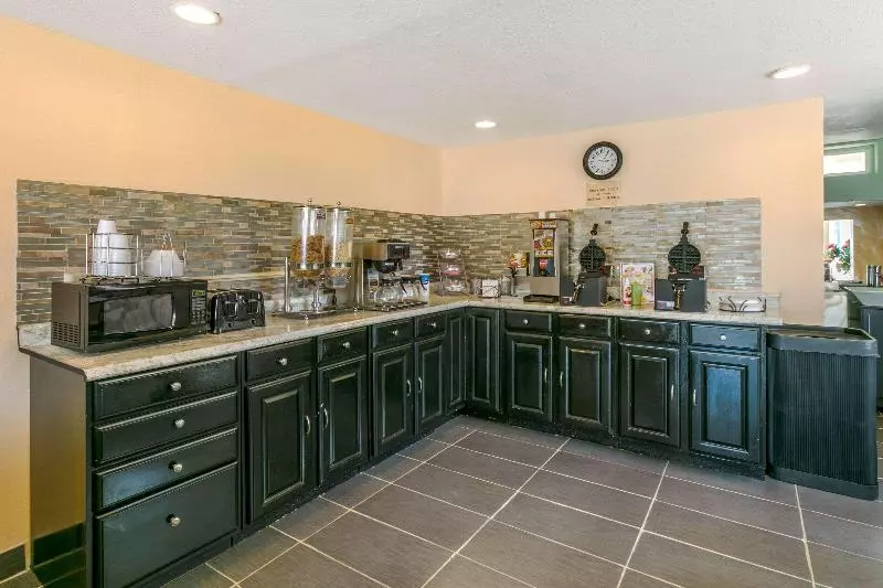 Отель Rodeway Inn