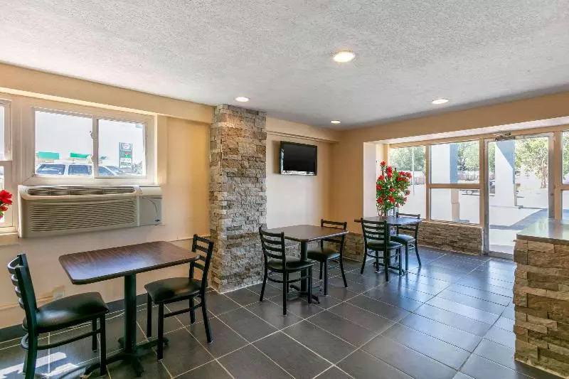 Отель Rodeway Inn