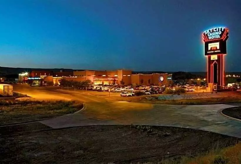 בית מלון כפרי Sky City Casino