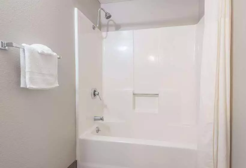 בית מלון כפרי Super 8 By Wyndham Kimball