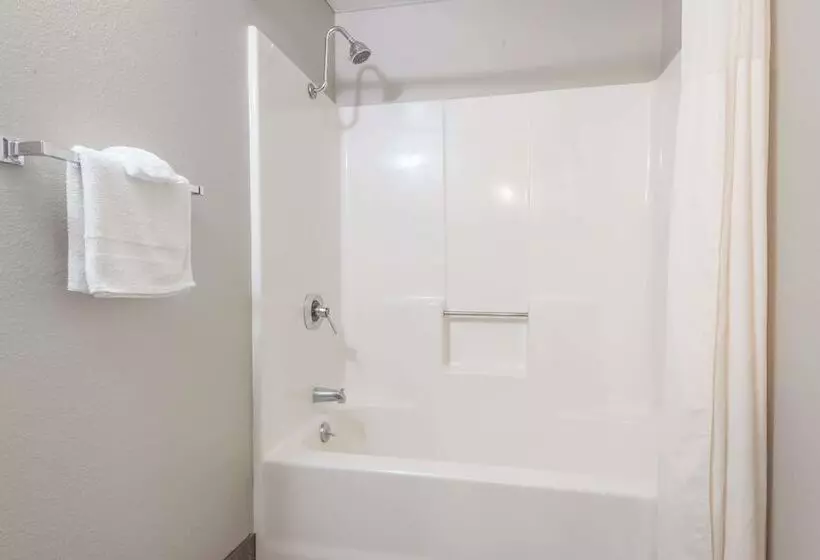 בית מלון כפרי Super 8 By Wyndham Kimball