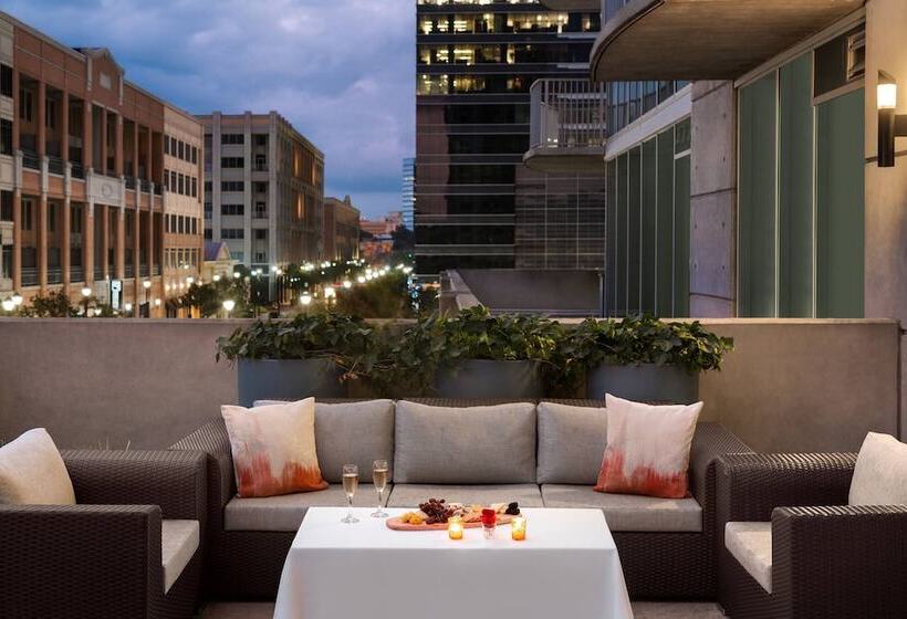 هتل Twelve Midtown, Marriott Autograph Collection