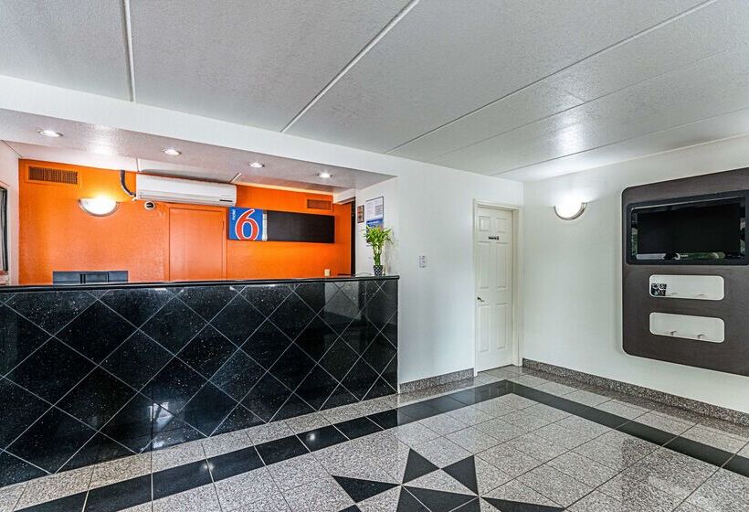 Motel 6 Cleveland, Tx