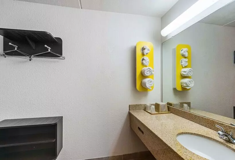 Motel 6 Cleveland, Tx