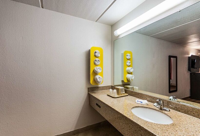 Motel 6 Cleveland, Tx