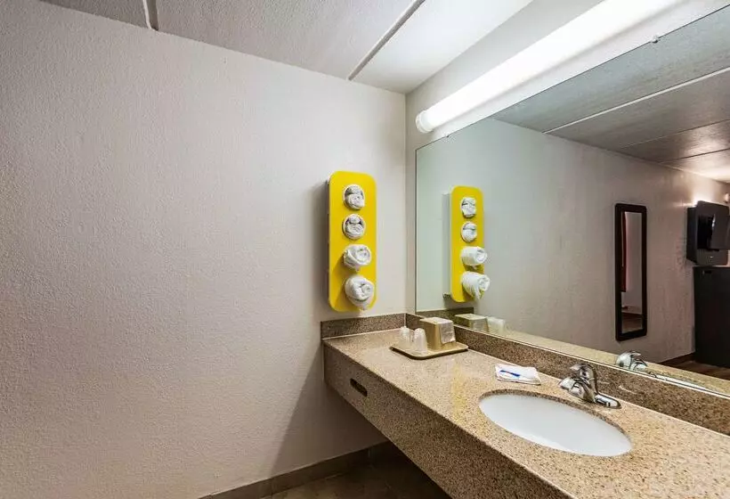 Motel 6 Cleveland, Tx