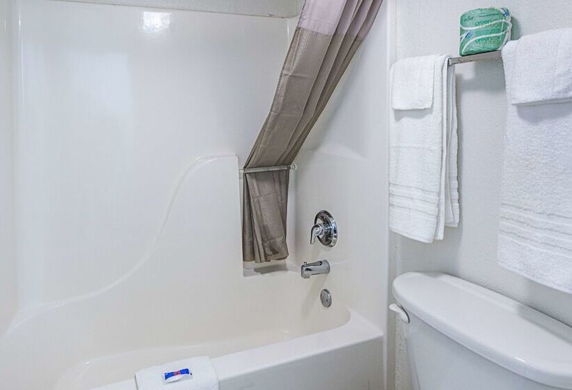 Motel 6 Cleveland, Tx