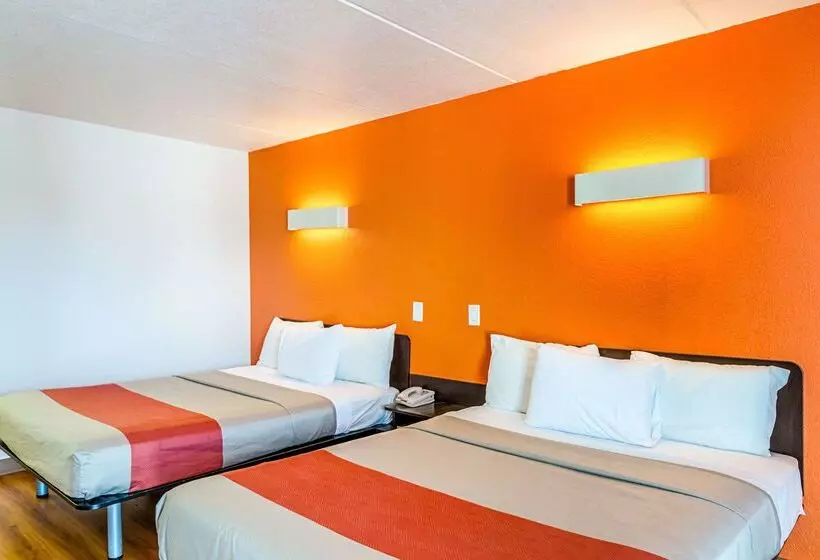 Motel 6 Cleveland, Tx