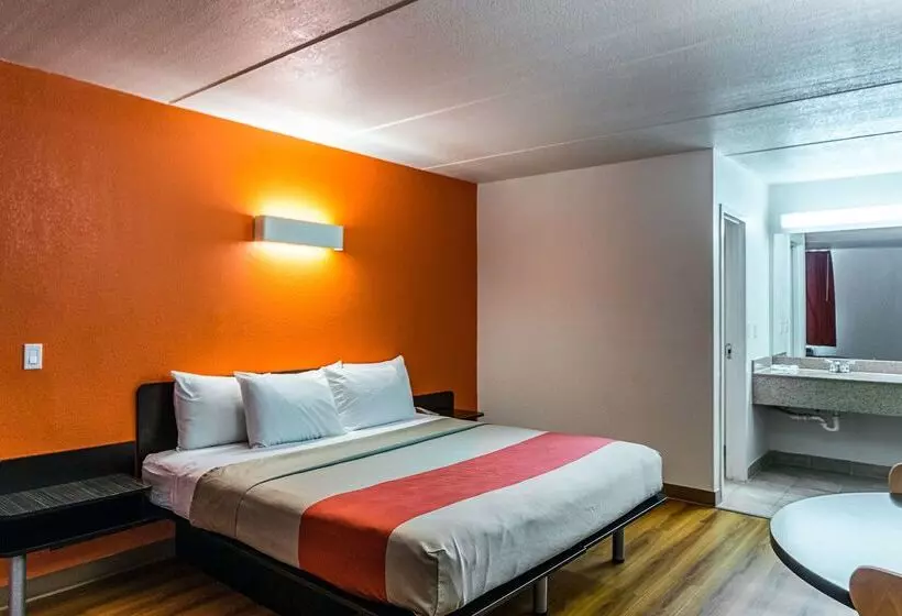 Motel 6 Cleveland, Tx